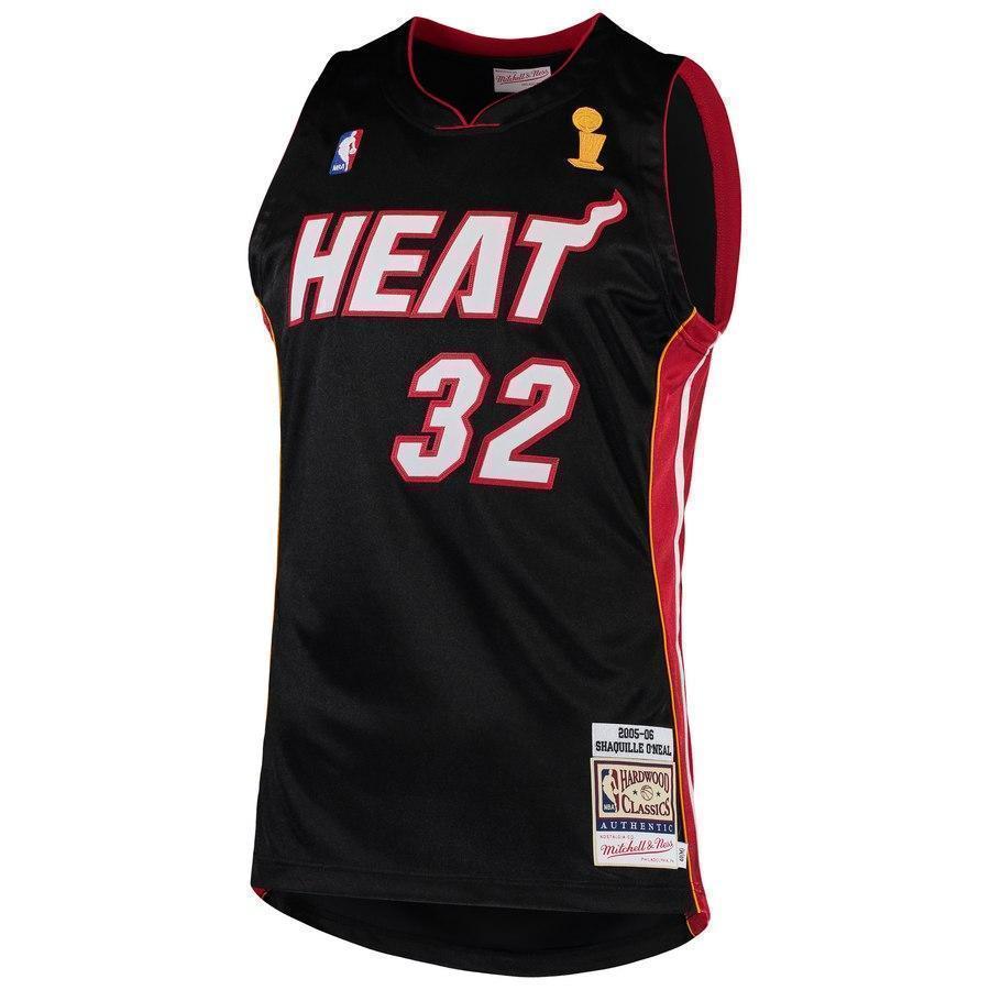 32-Shaquille O'Neal Miami Heat  2005-06 Hardwood Classics  - Black